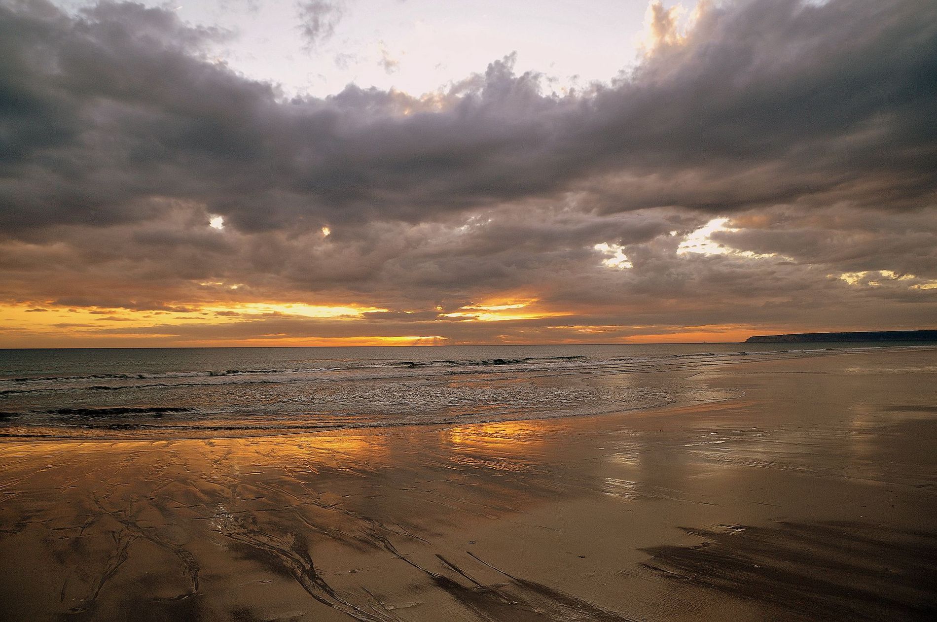 Atardecer sobre la playa de Zahara de los Atunes
